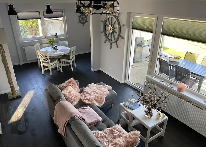 With 2 Bedrooms Casa vacanze